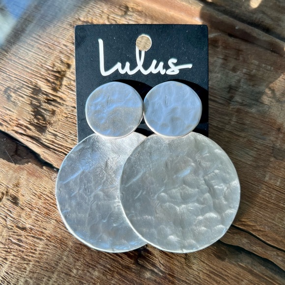 Lulus Jewelry - 🆕 LuLus Arcata Silver Round Circle Earrings. Hammered earrings. 💖